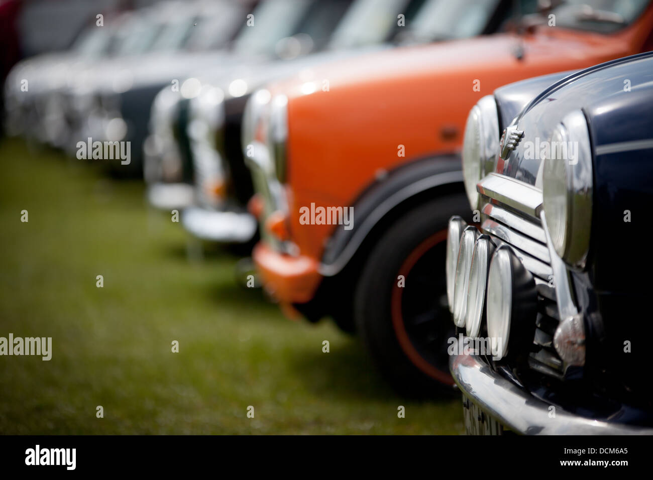 Vintage classic Mini Cooper Autos zeigt die Front grill, Beleuchtung, Stoßstange und Boot bei einer Oldtimer-Show in den East Midlands Stockfoto