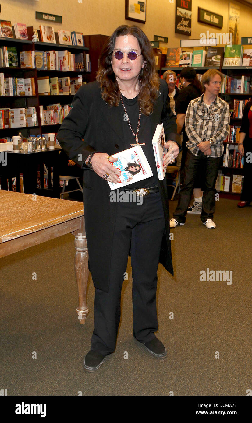 Ozzy Osbourne bei seinem Booksigning für "Vertrauen Sie mir, ich bin Dr. Ozzy" bei Barnes and Noble Las Vegas, Nevada - 20.10.11 Stockfoto