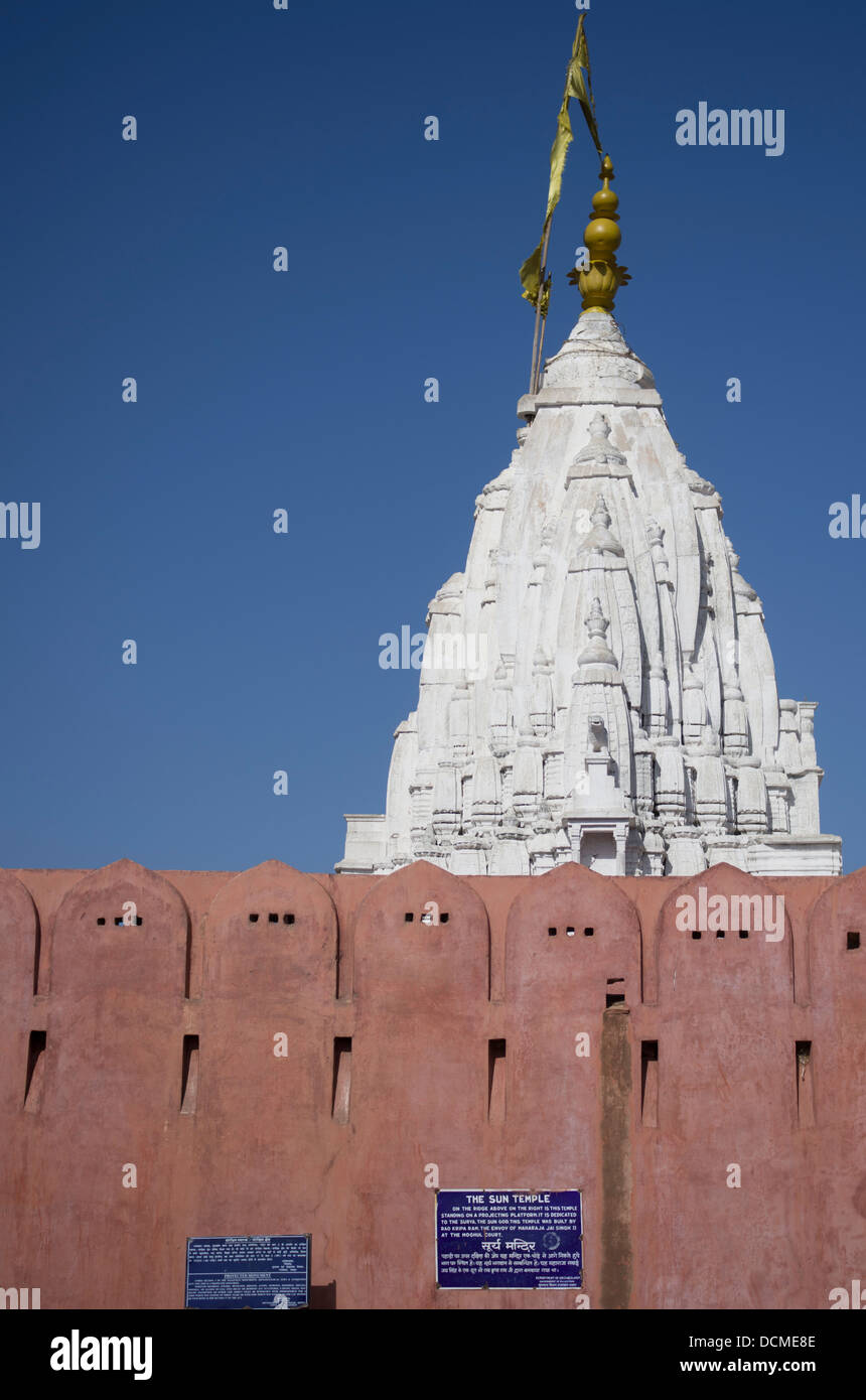 Surya Mandir (Sonnentempel) über Galta Affe Palais / Tempel - Jaipur, Rajasthan, Indien Stockfoto