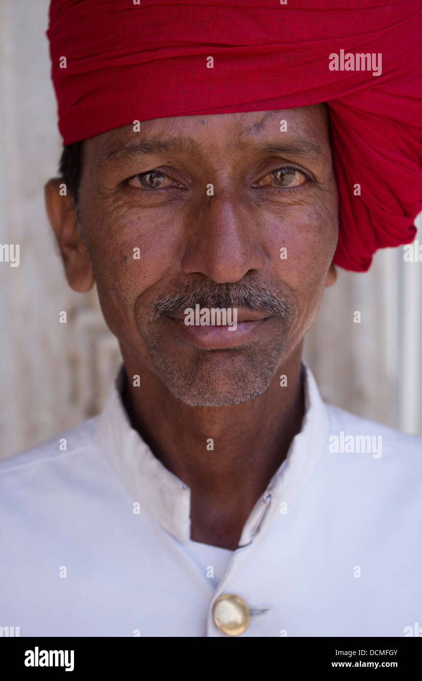 Indian-Guard mit roten Turban am Stadtschloss - Jaipur, Rajasthan, Indien Stockfoto