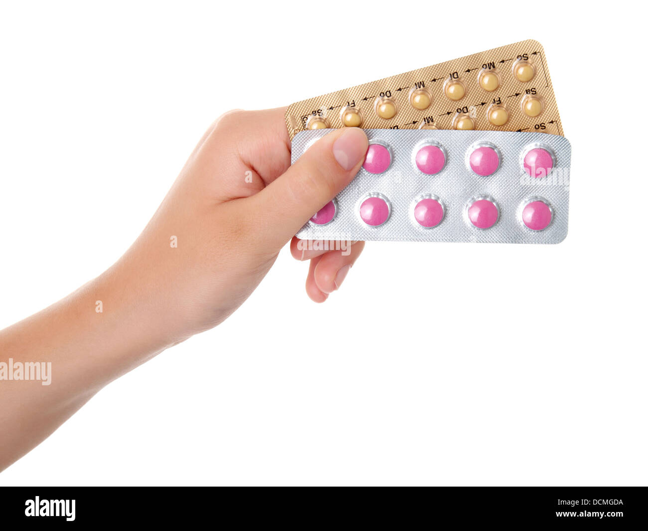 Tabletten (Antibabypille) in der Hand, isoliert auf weißem Hintergrund Stockfoto