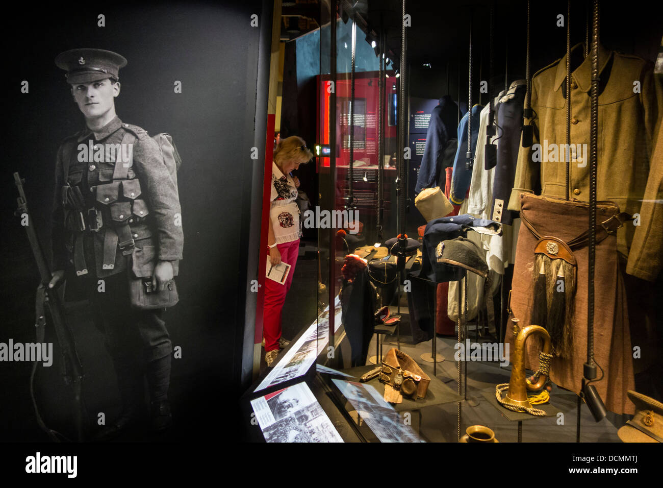 Briten ersten Weltkrieg eine Uniformen und WW1 UK zeigte im West-Flandern In Flanders Fields Museum, Ypern, Belgien Stockfoto