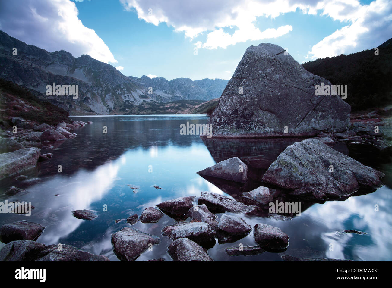 Fife-Seen-Tal im Tatra-Gebirge oder schöne Berglandschaft Stockfoto