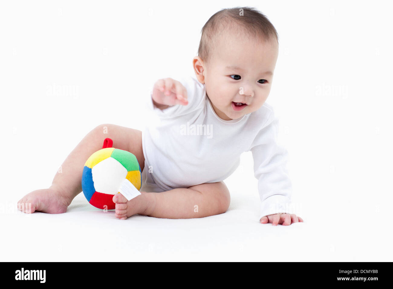 ein Baby mit einem Spielzeug-ball Stockfoto