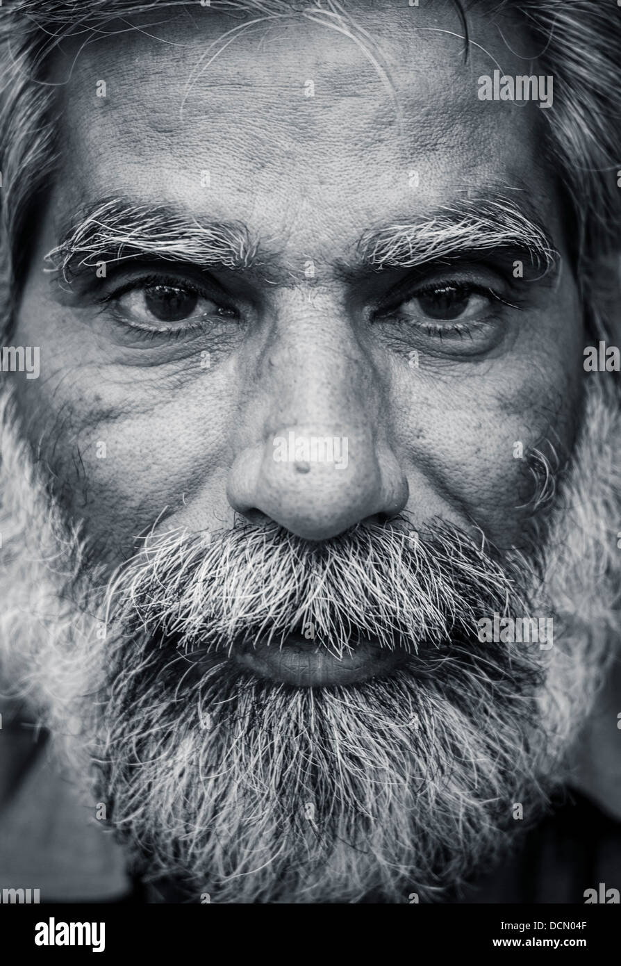 Schwarz-weiß-Porträt der indischen Mann mit Bart - Jodhpur, Rajasthan, Indien Stockfoto