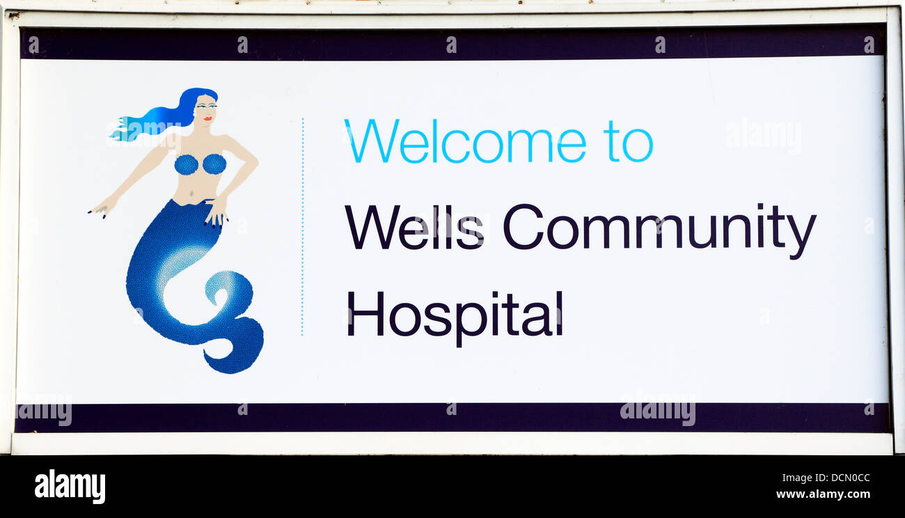 Brunnen als nächstes die Meer Community Hospital Zeichen, Norfolk, England UK Stockfoto
