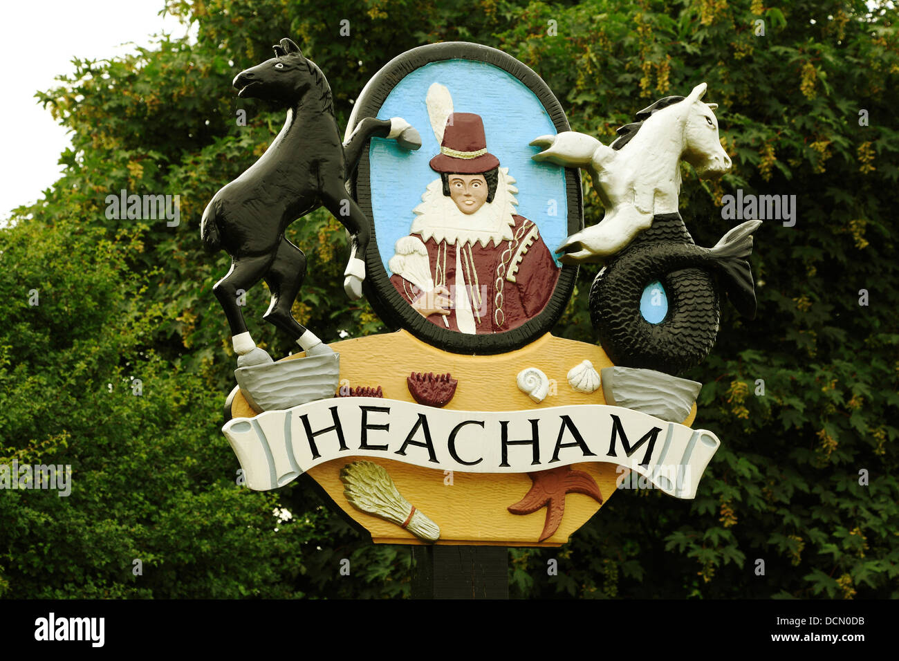 Heacham, Ortsschild, Pocahontas Porträt, Norfolk, England UK Zeichen Stockfoto