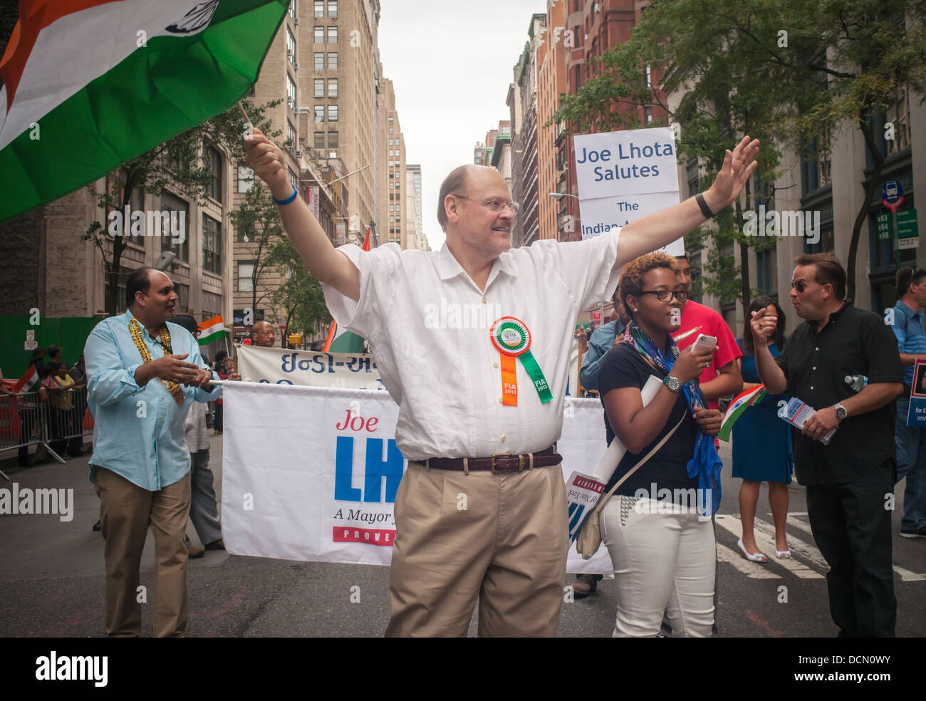 Republikanische Bürgermeisterkandidat Joe Lhota bei der indischen Independence Day Parade Stockfoto