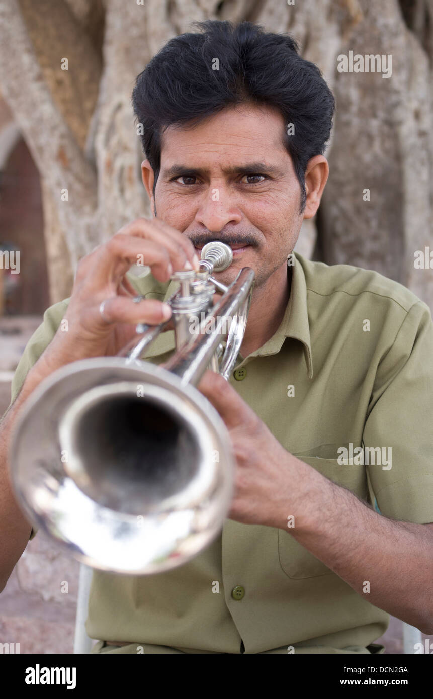 Trompete Spieler Rajashtan Meherangarh Fort - Jodhpur, Indien Stockfoto