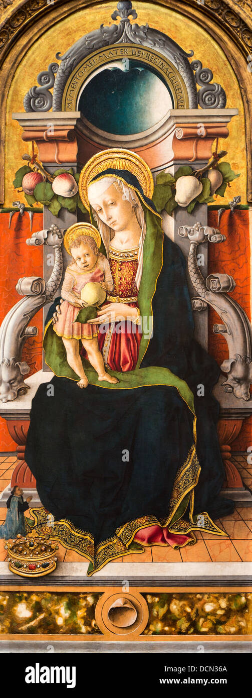 15. Jahrhundert - Madonna und Kind inthronisiert mit Gebern, 1470 - Carlo Crivelli Philippe Sauvan-Magnet / aktive Museum Stockfoto