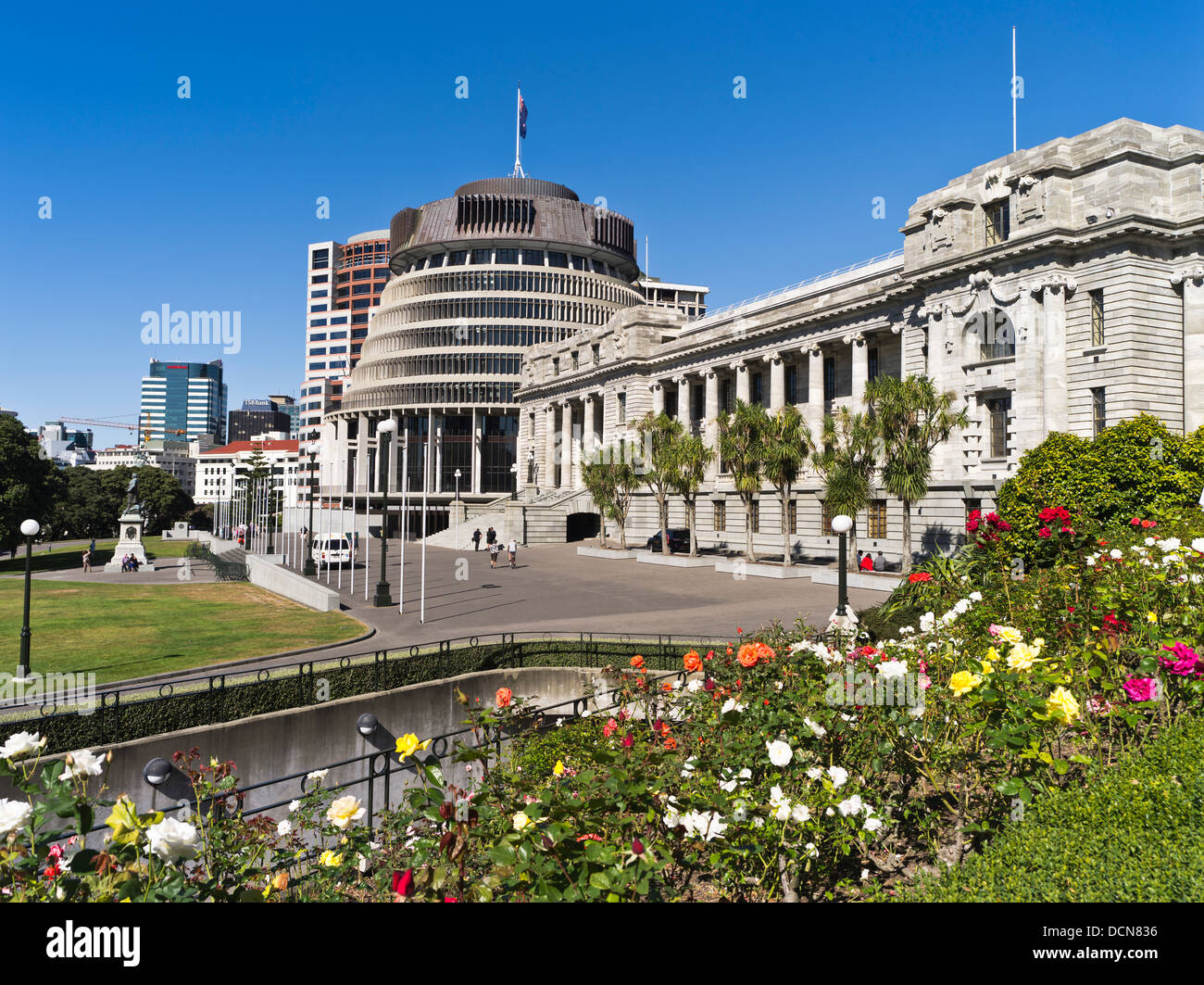 dh Parlament WELLINGTON NEW ZEALAND moderner Bienenstock und Altbauten Parliament House Stockfoto