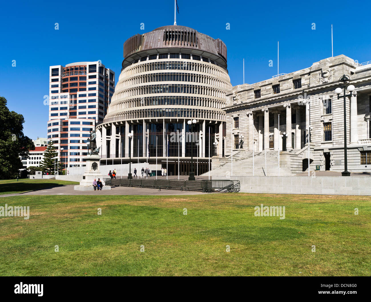 dh Parlament WELLINGTON NEW ZEALAND moderner Bienenstock und Altbauten Parliament House Stockfoto