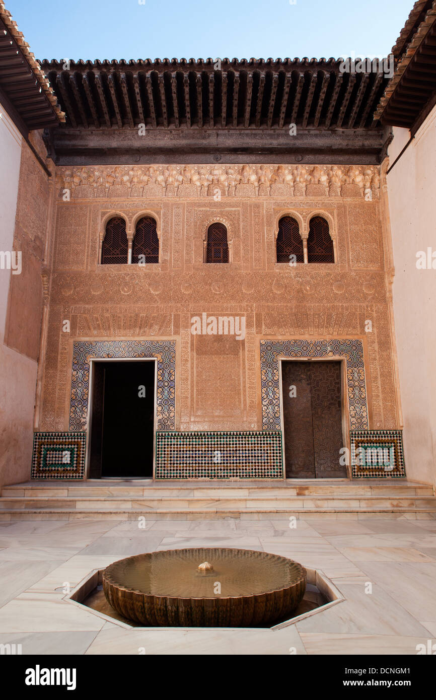 Eines der vielen Zimmer der Nasriden Paläste, historische Alhambra Gebäudekomplex, Granada, Spanien Stockfoto