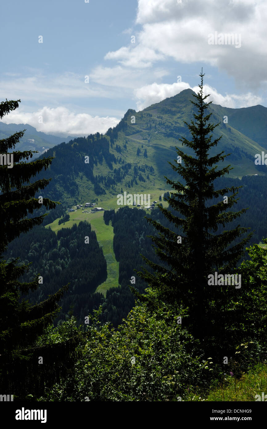 Pointe de Nyon Berg in der Nähe von Morzine eine französische Alpenstadt Sommerzeit, Frankreich Stockfoto