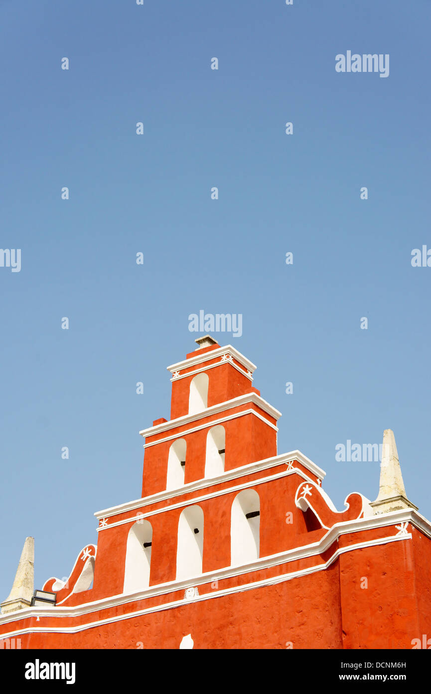 Glockenturm der Templo de San Juan de Dios Kapelle in Merida, Yucatan, Mexiko Stockfoto