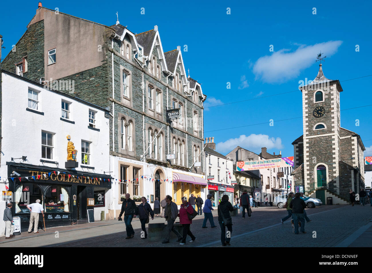 Großbritannien, England, Cumbria, Lake District, Keswick, Stadtzentrum, Uhrturm Stockfoto