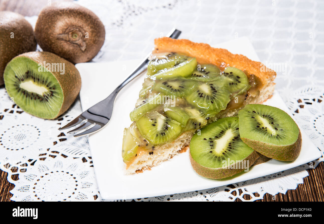 Frisch gemacht Kiwi-Torte mit Früchten Stockfoto