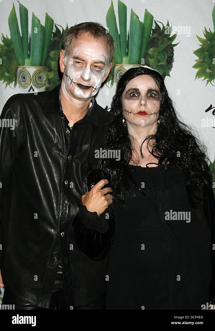 John McEnroe und Patty Smyth Bette Midler jährlichen "Hulaween"-Gala zugunsten der New York Restoration Project, statt im Waldorf-Astoria Hotel - Ankunft New York City, USA - 28.10.11 Stockfoto