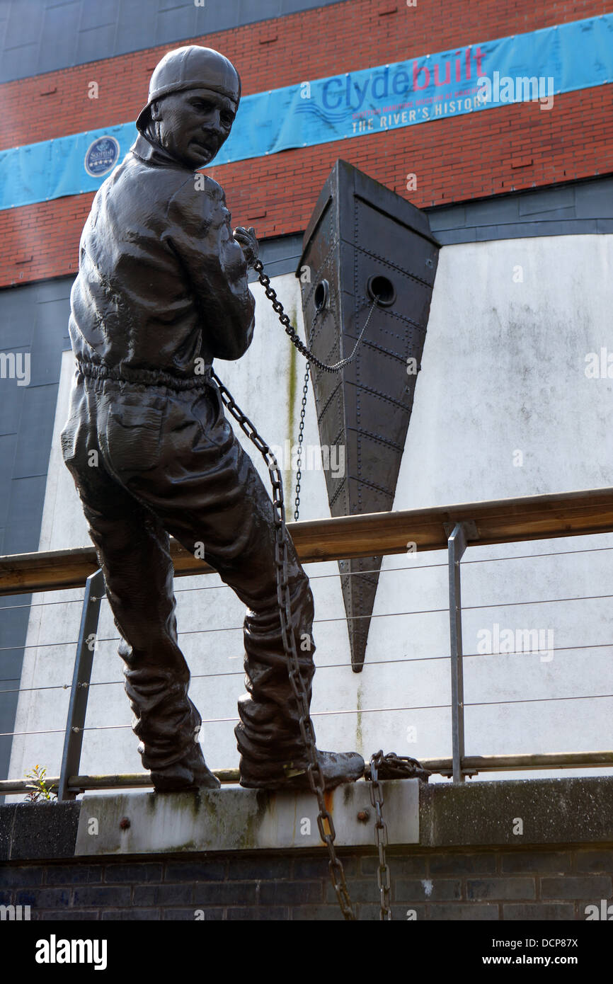 Statue zum Gedenken an die Schiffbau-Geschichte des Clyde in Glasgow. Stockfoto