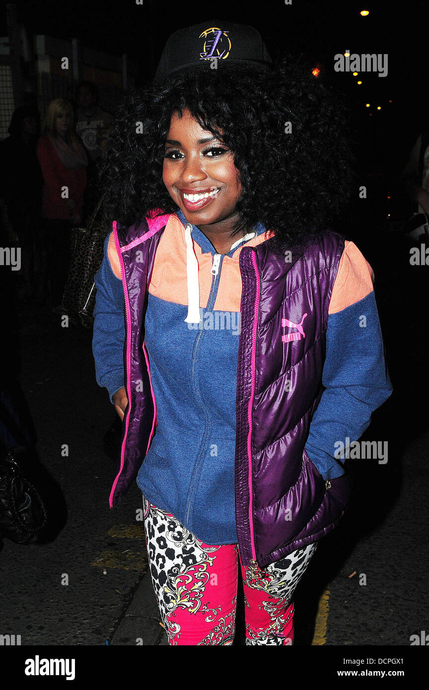 Misha B von X-Factor an Brunnen Studio London, England - 05.11.11 Stockfoto