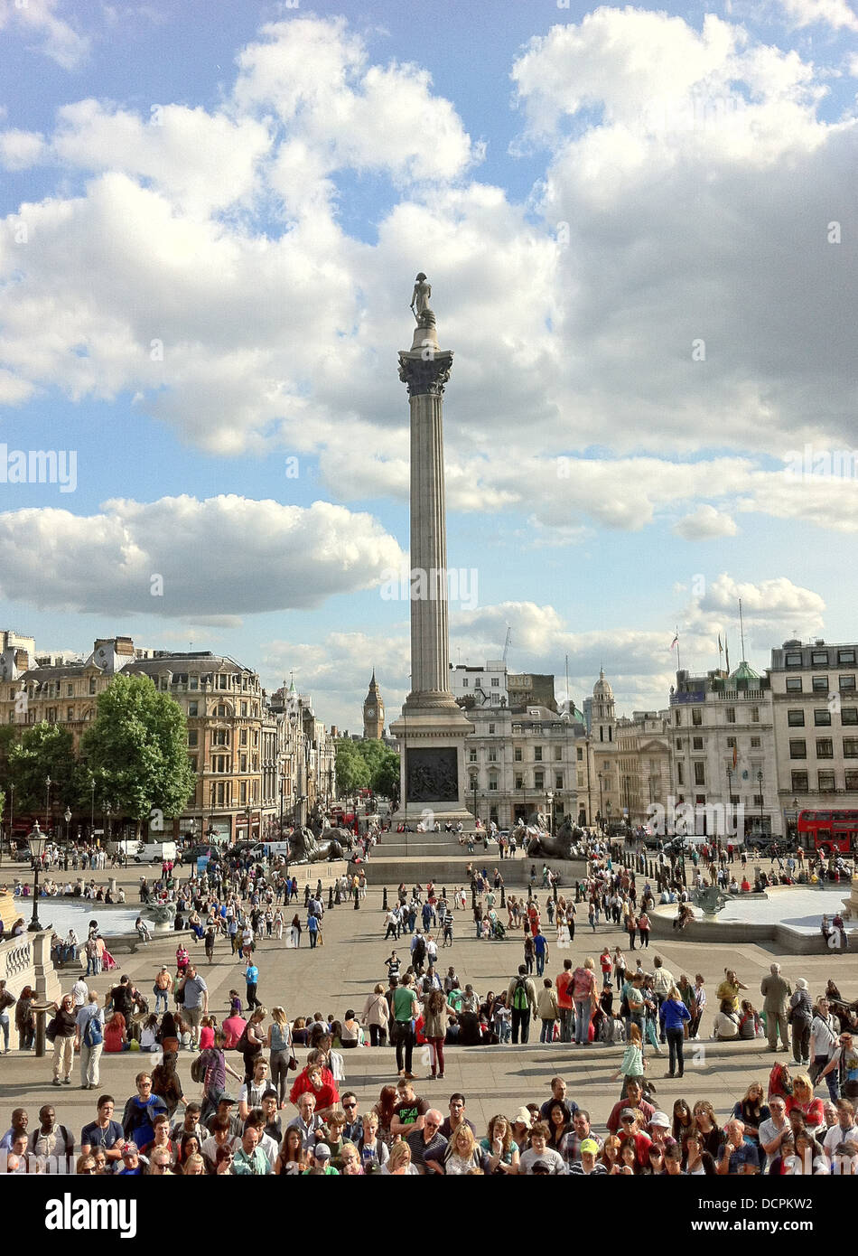 TRAFALGAR SQUARE in London, mit Whitehall darüber hinaus. Foto Tony Gale Stockfoto