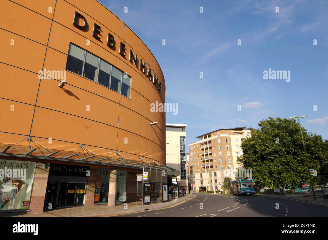 Hemel Hempstead, Großbritannien. 20. August 2013. Hemel Hempstead ist laut einer Umfrage, laufen durch das Team hinter den Mist Städte Publikationen BritainÕs Ugliest Stadt ernannt worden. Hertfordshire Stadt gewannen die "Auszeichnung" vor Luton, Slough und Bracknell abgebildet - Riverside, Einkaufszentrum, Hemel Hempstead, Herts. © KEITH MAYHEW/Alamy Live-Nachrichten Stockfoto