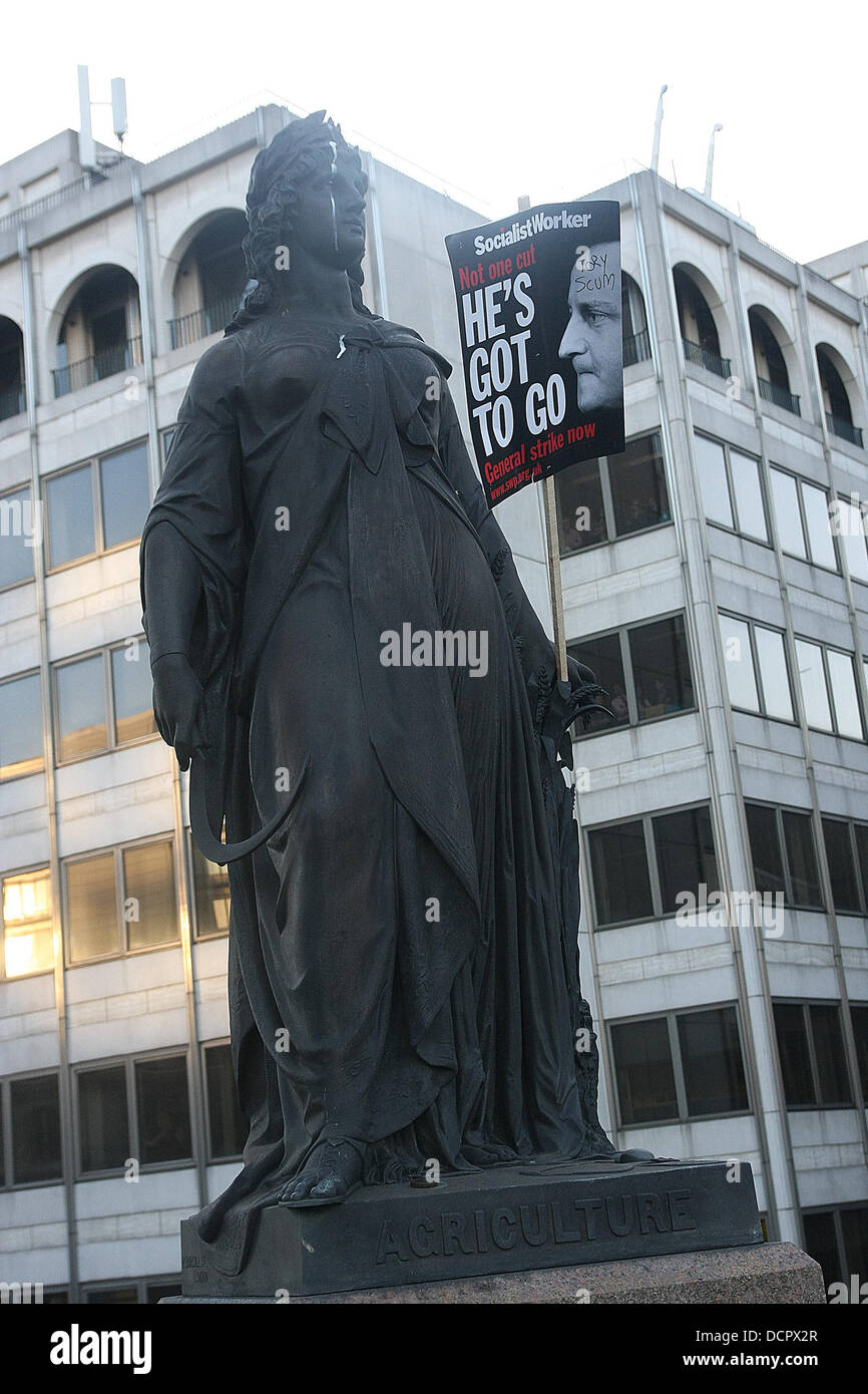 Atmosphäre "Student Protest gegen Studiengebühren" Demonstration und Marsch durch London London, England - 09.11.11 Stockfoto
