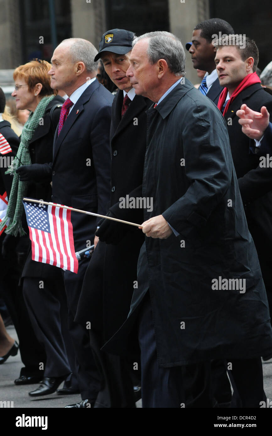 Ray Kelly, Lt. Gen David Petraeus und Michael Bloomberg Veterans Day Parade auf der Fifth Avenue in Manhattan in New York City, USA - 11.11.11 Stockfoto