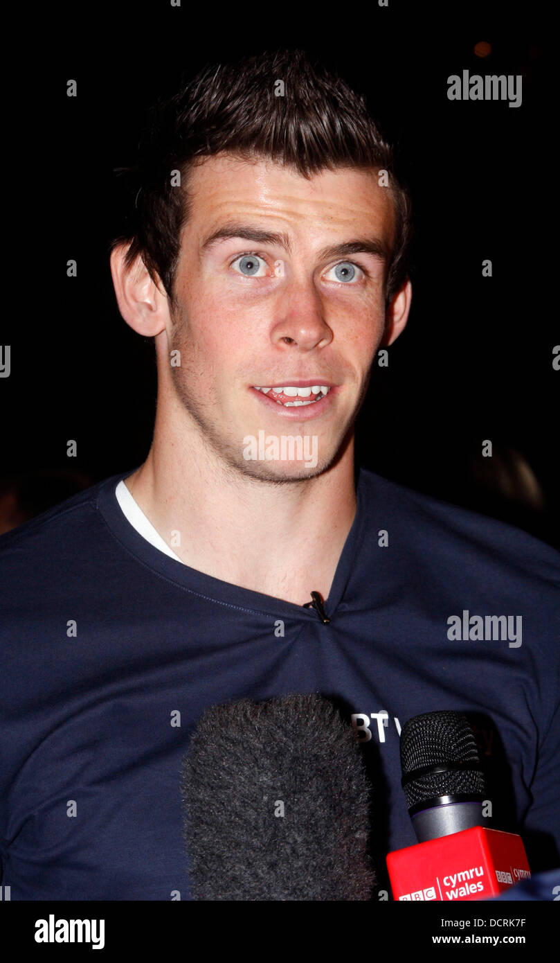 Walisische International und Tottenham Hotspur Fußballer Gareth Bale startet die BT Infinity Star Ride in Cardiff Winter Wonderland Cardiff, Wales - 17.11.11 Stockfoto