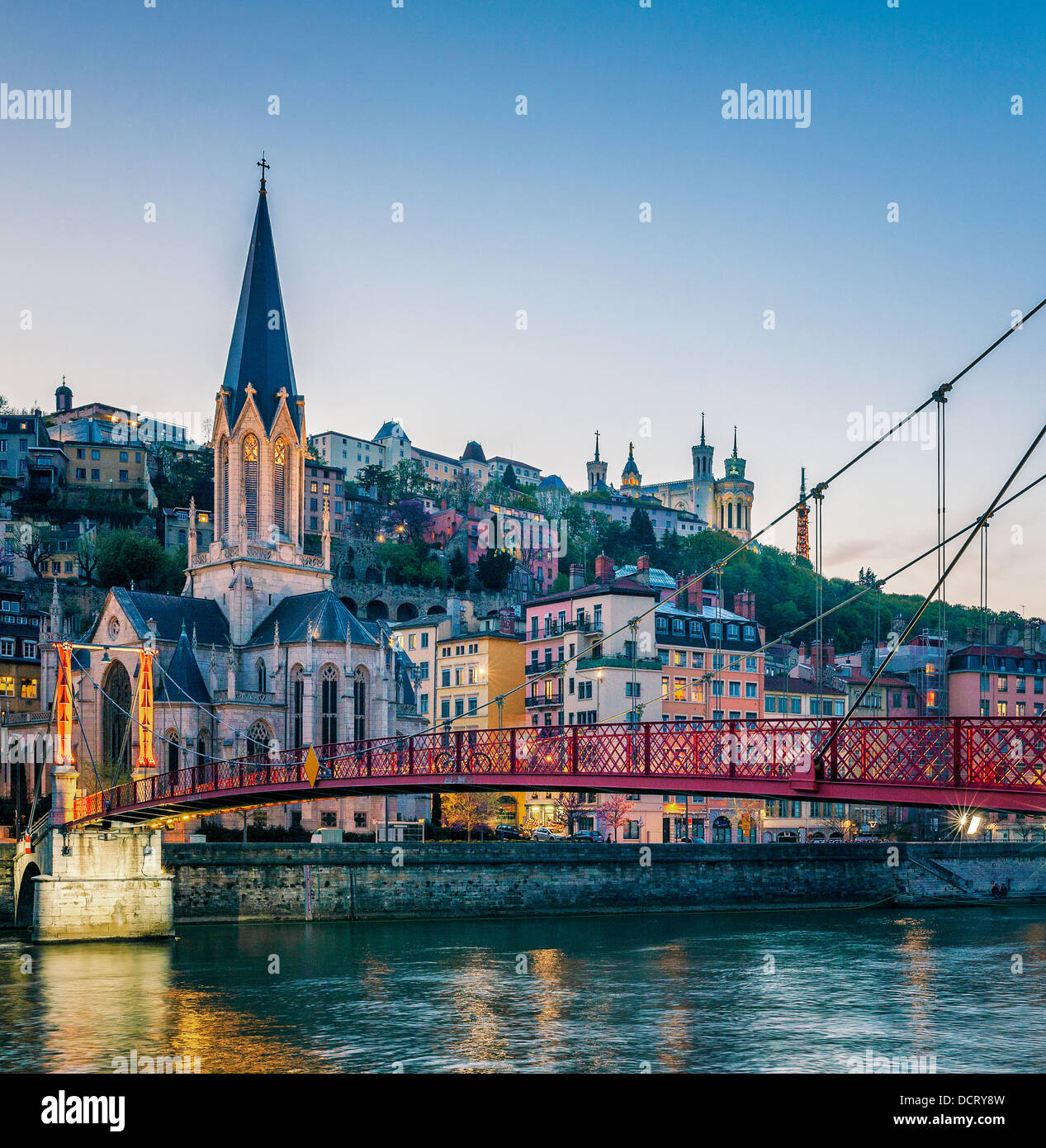 Steg und den Fluss Saone in der Nacht, Lyon, Frankreich Stockfoto