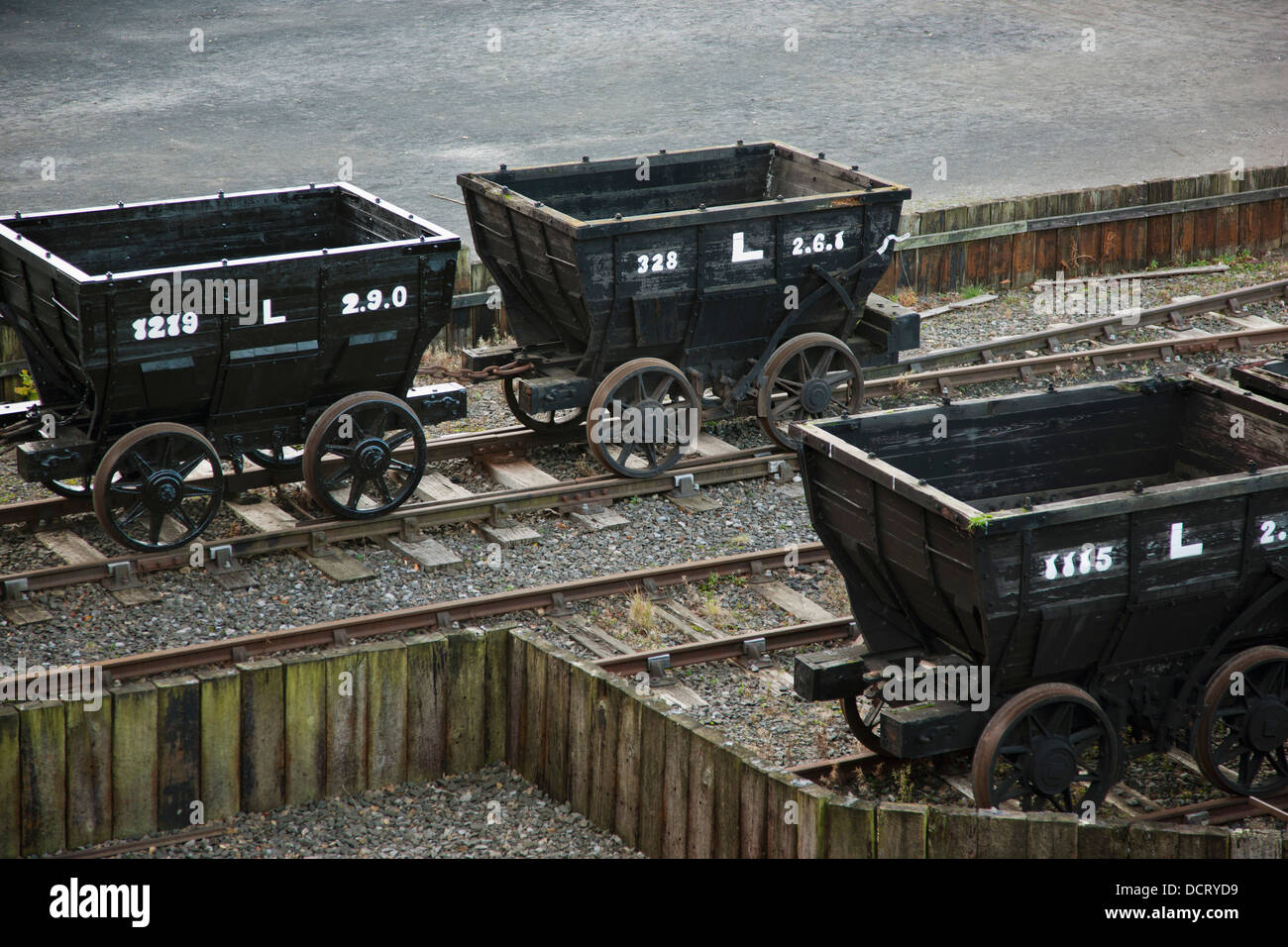 Alten Speicher Eisenbahnwaggons auf einem Gleis leeren sitzen; Beamish, Durham, England Stockfoto