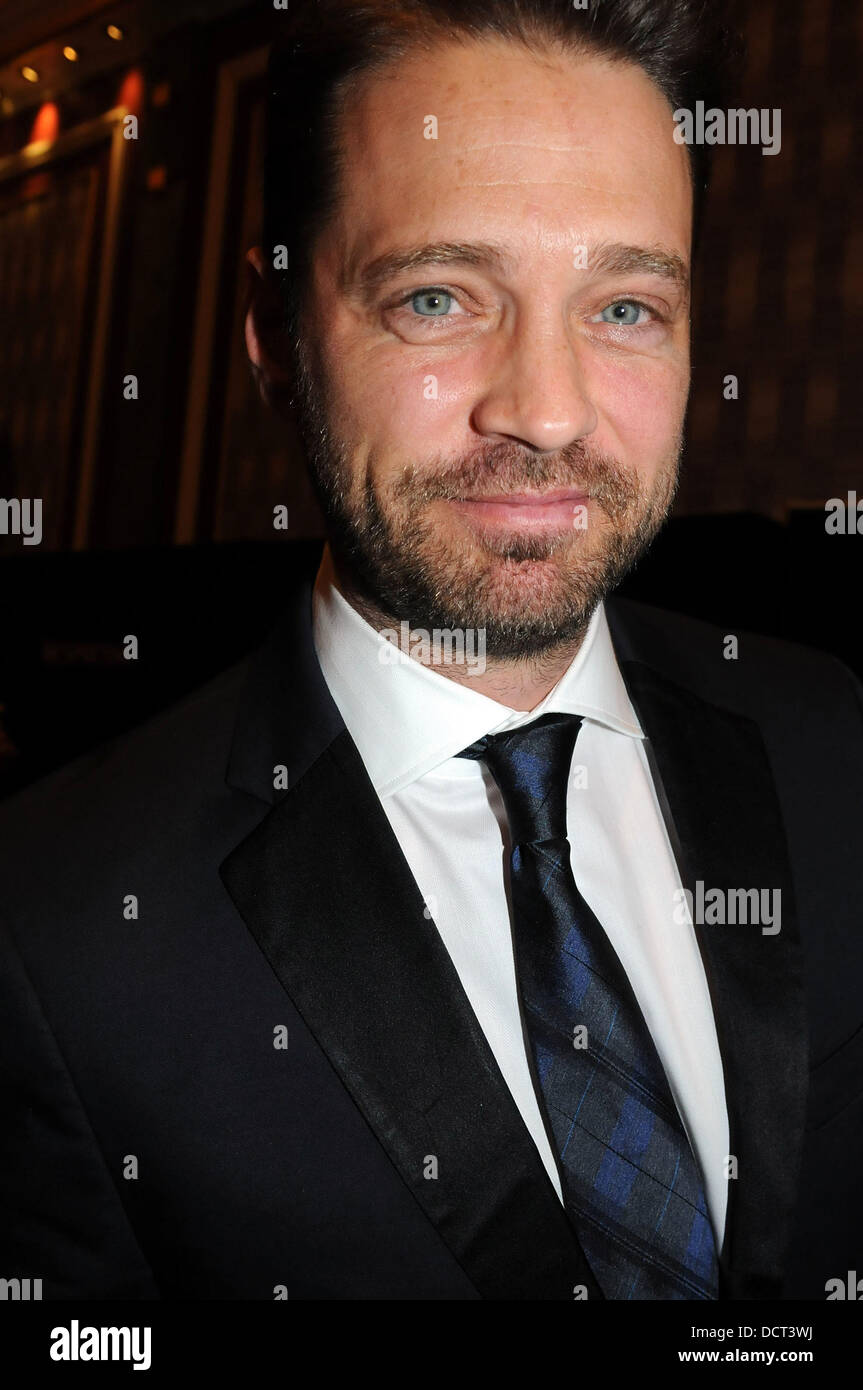 Jason Priestley besucht die 39th International Emmy Awards im Mercury Ballroom in New York Hilton New York City, USA - 21.11.11 Stockfoto