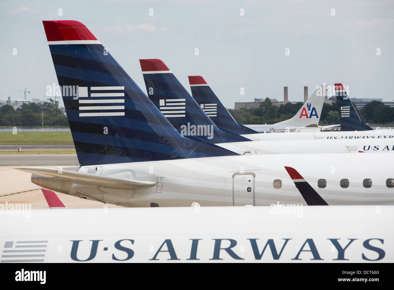 US Airways und American Airlines Flugzeuge auf Reagan National Airport. Stockfoto