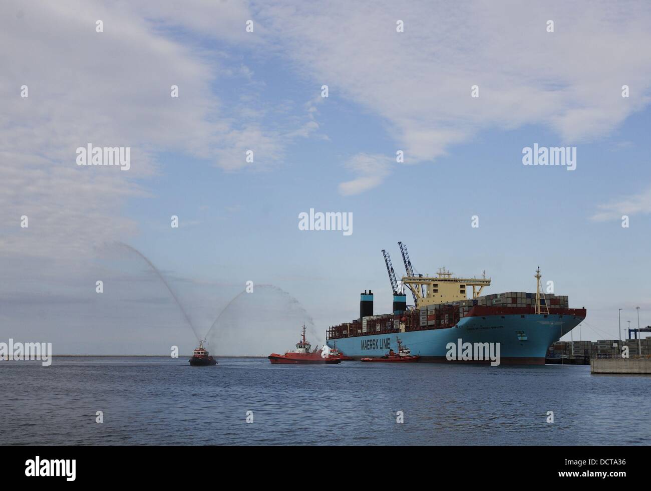 Danzig, Polen 21. August 2013 der größte in der Welt-Containerschiff MAERSK MC-KINNEY MØLLER am Gdansk Port in Deepwater Containerterminal während seiner ersten Reise aus Südkorea sitzt. Schiff ist fast 400 Meter lang. Bildnachweis: Michal Fludra/Alamy Live-Nachrichten Stockfoto