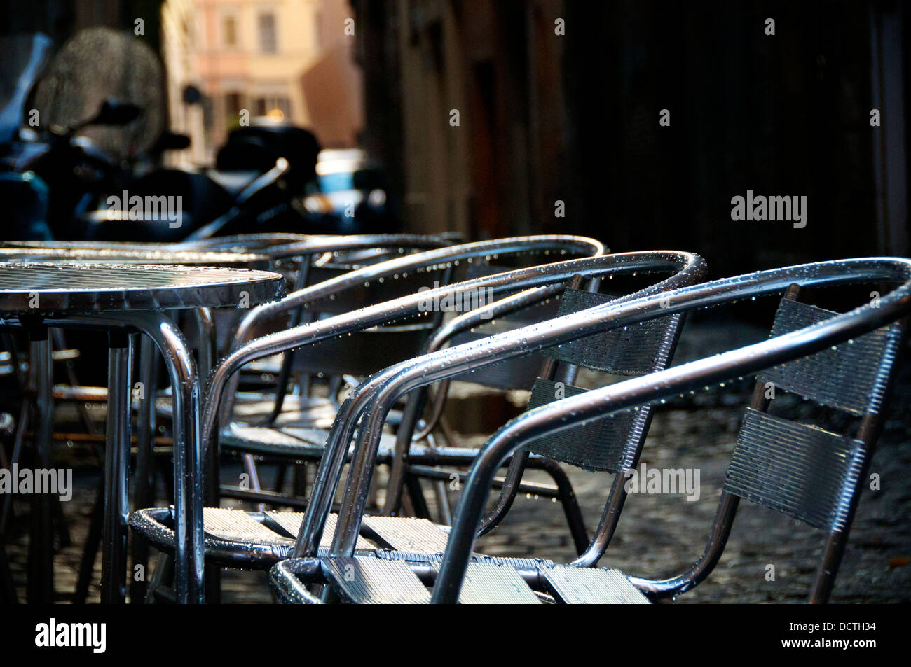 Restaurant-Terrasse in der mittelalterlichen Stadt, Rom - Italien Stockfoto