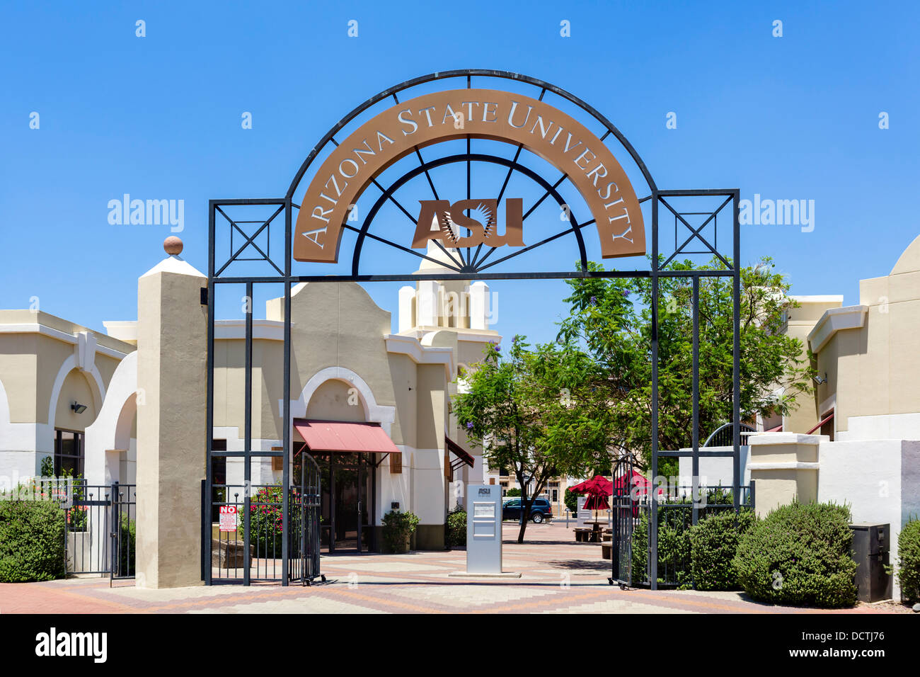 Eingang an der Arizona State University auf E Monroe Street in der Innenstadt von Phoenix, Arizona, USA Stockfoto