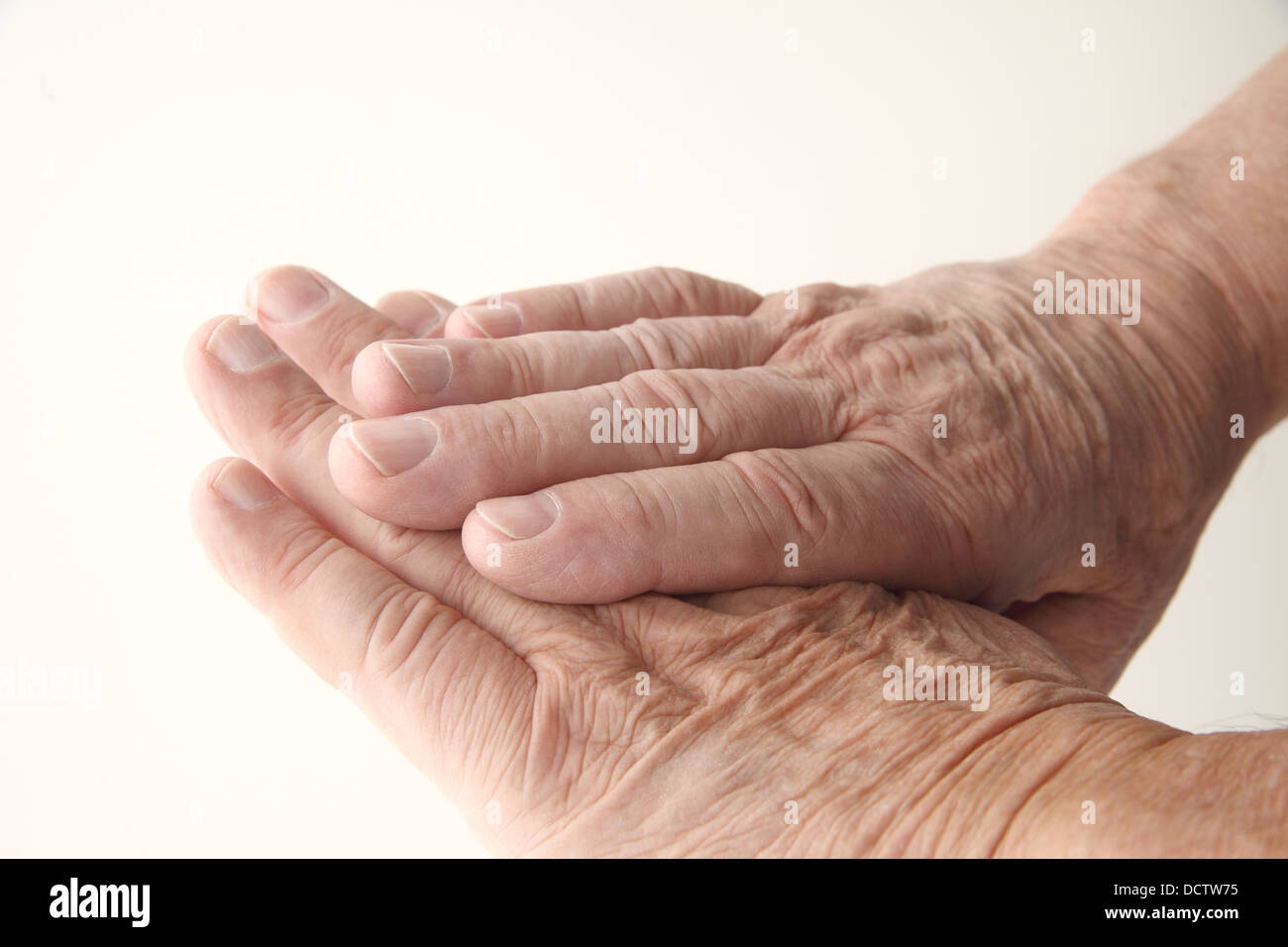Detailansicht eines älteren Mannes Altern Hände Stockfoto