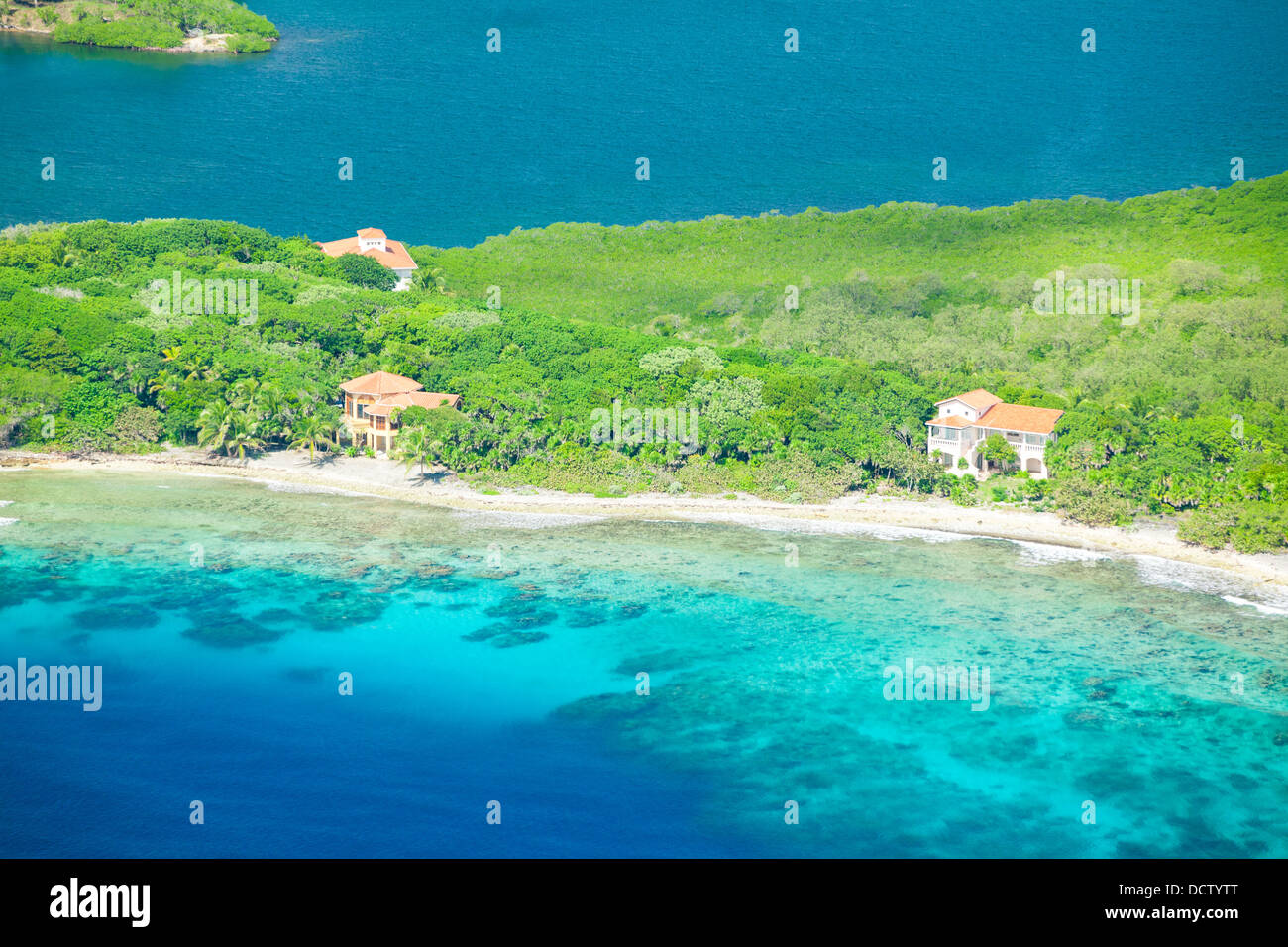 Am Strand Häuser auf der Insel Roatan Stockfoto
