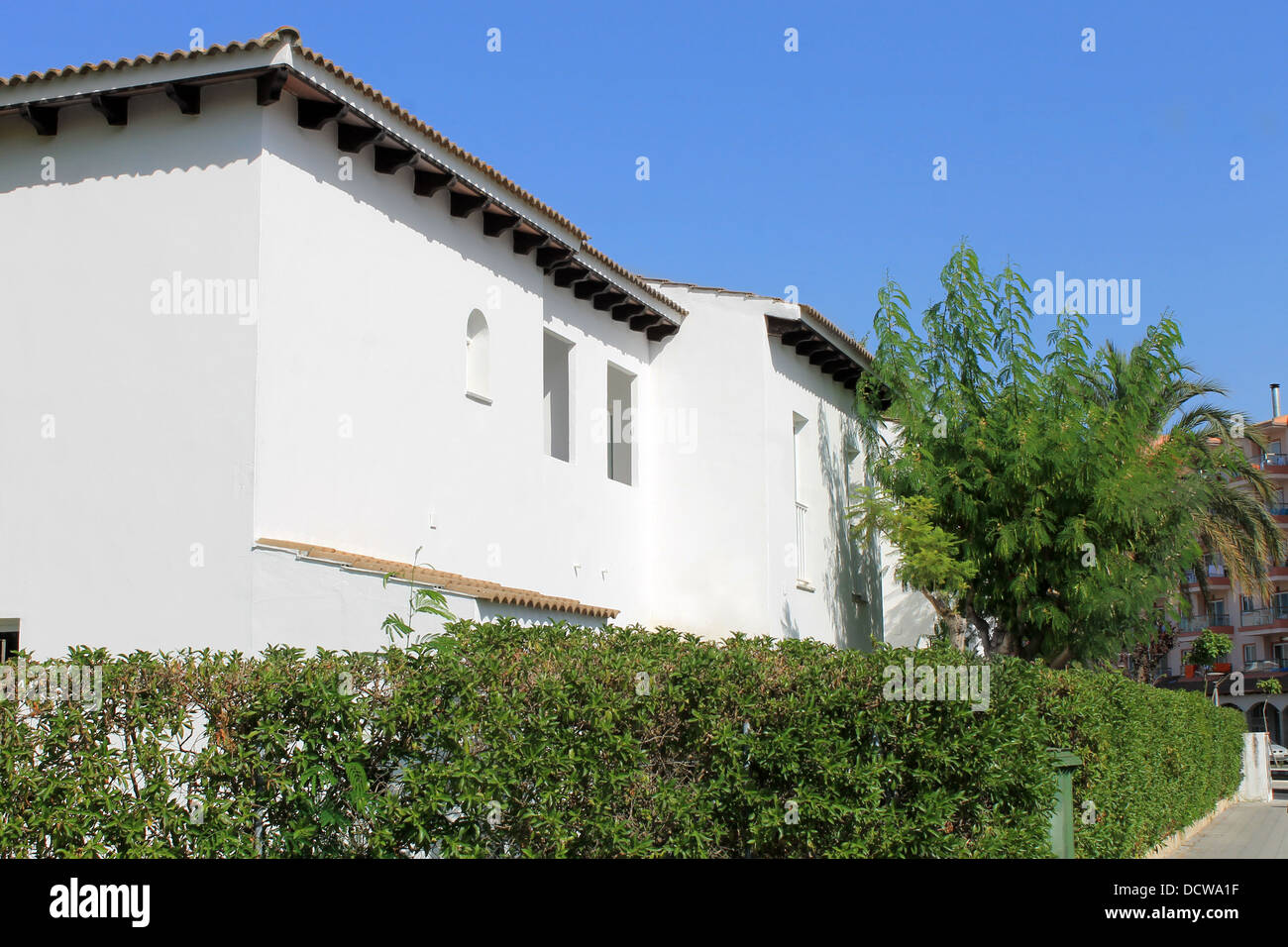 Außenseite des traditionellen weißen spanischen Häuser auf Mallorca. Stockfoto