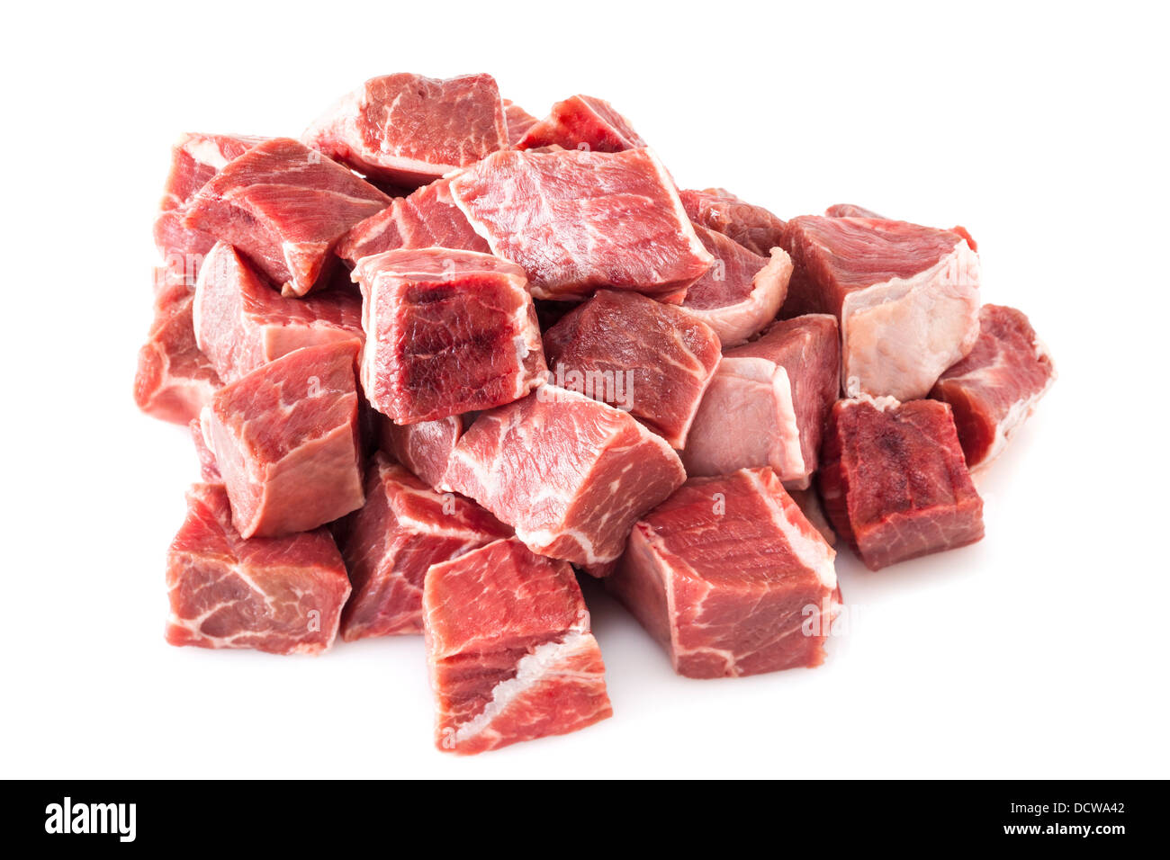 Rindfleisch-Eintopf Fleisch Raw - gewürfelte rohe Klinge oder Chuck Steak auf weißem Hintergrund. Stockfoto