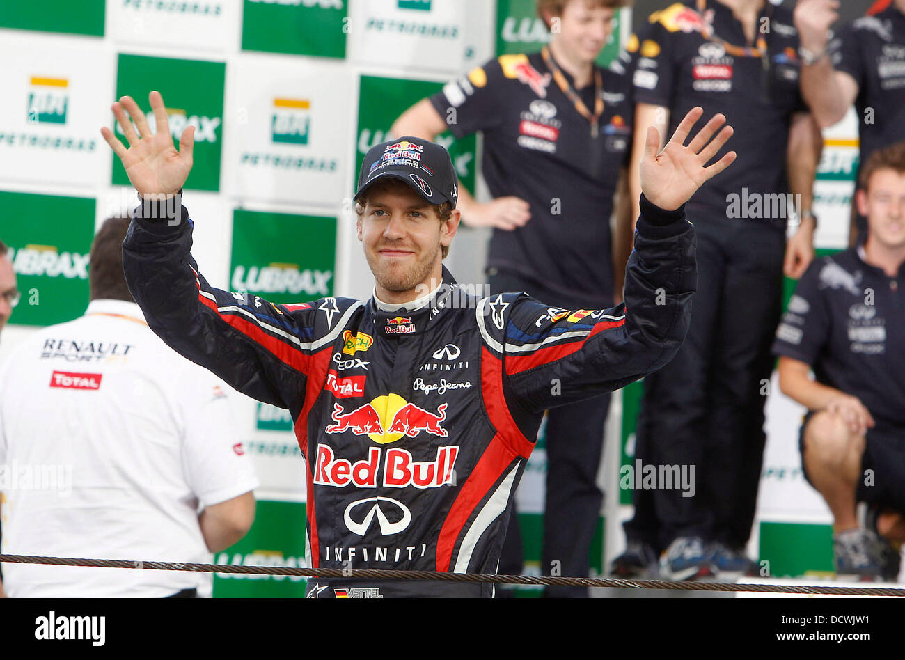 Sebastian Vettel, Ger, Weltmeister, Red Bull Racing feiert, der brasilianischen Formel Eins Grand Prix auf dem Autodromo Jose Carlos Pace. Sao Paulo, Brasilien - 27.11.11 Stockfoto