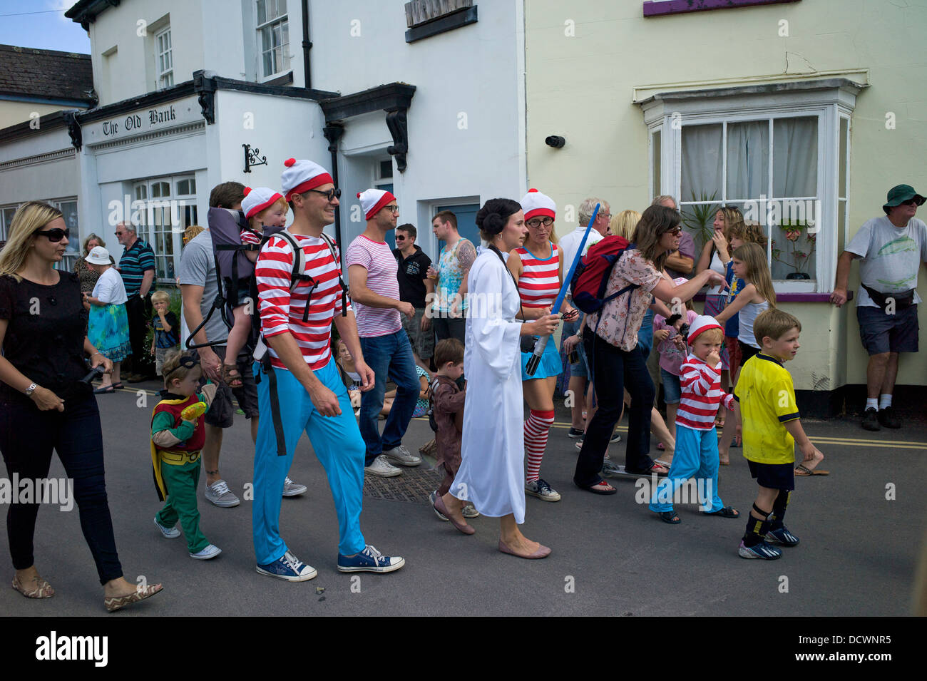 Teilnehmer an der Lympstone Furry Dance Parade, Devon, UK Stockfoto