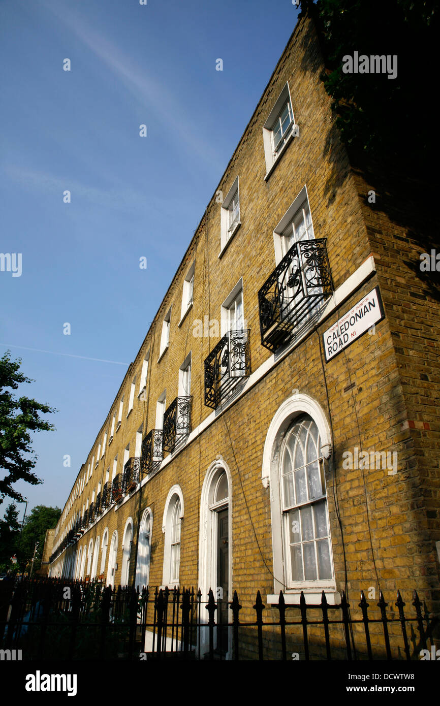 Georgische Terrasse Gehäuse auf Caledonian Road, King Cross, London, UK Stockfoto