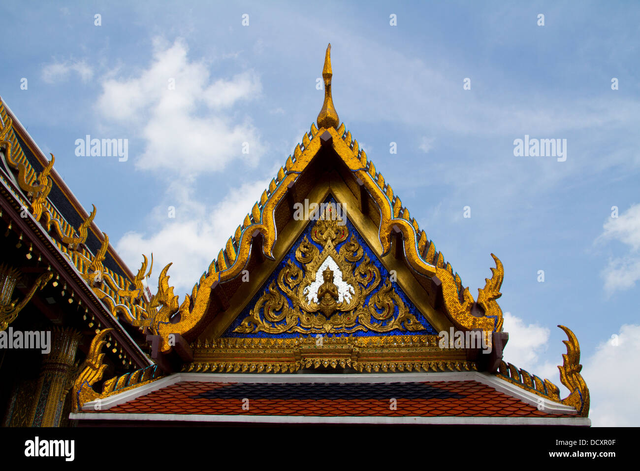 Gebäude im Grand Palace Komplex, im Herzen von Bangkok, Thailand. Das Palace ist die offizielle Residenz des Königs gewesen. Stockfoto