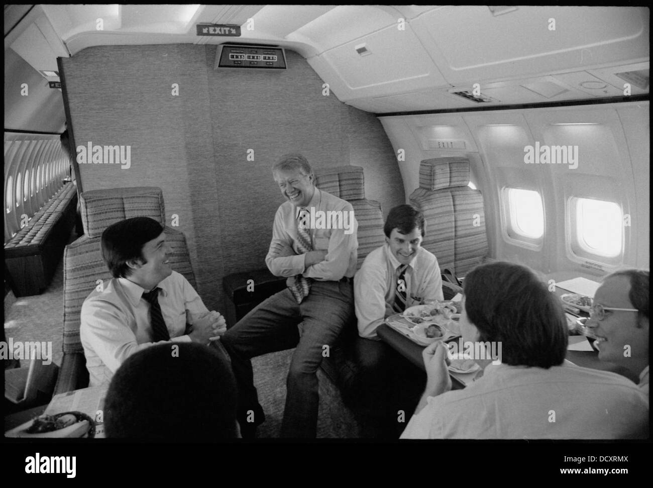 Hamilton Jordan, Jimmy Carter und andere weiße Haus-Personal an Bord der Air Force One. --175584 Stockfoto