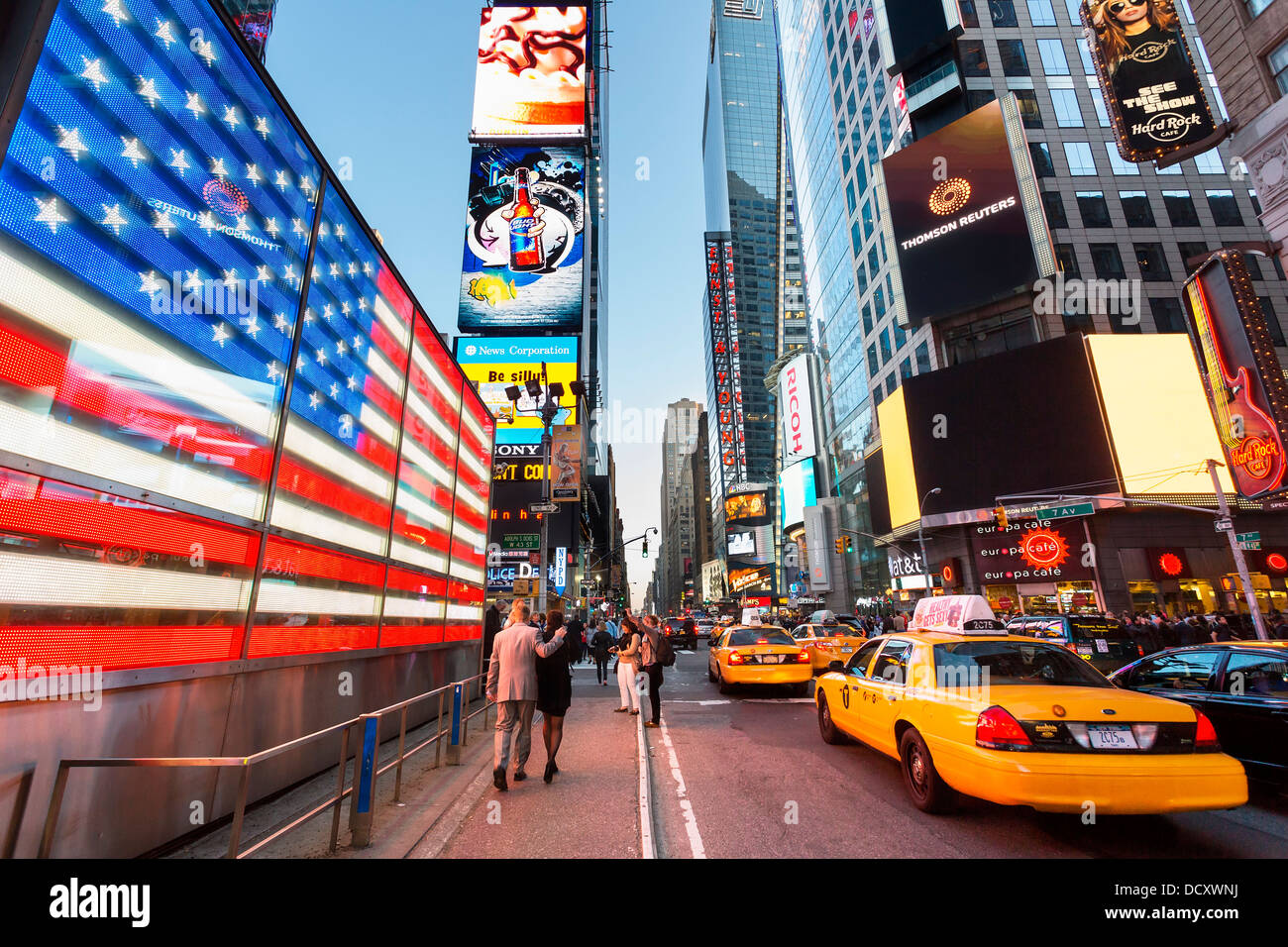 New York City Times Square in der Abenddämmerung Stockfoto