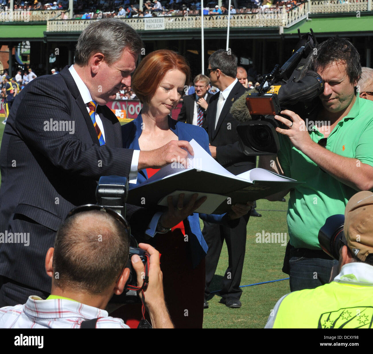 Barry O'Farrell und Premierminister von Australien Julia Gillard zweiten Testspiel zwischen Australien Vs. Indien auf dem Sydney Cricket Ground - Tag 1 Sydney, Australien - 03.01.12 Stockfoto