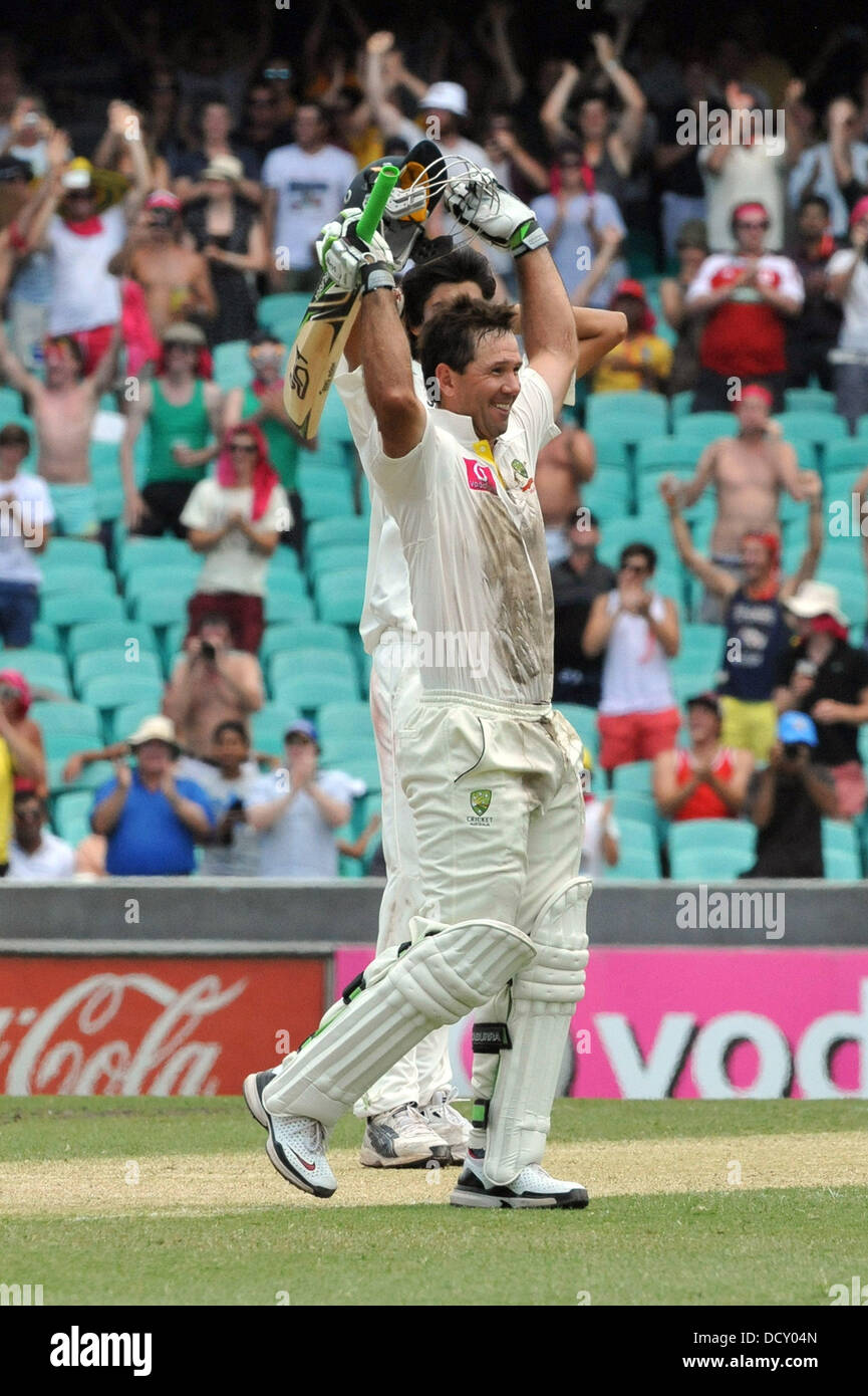 Ricky Ponting feiert während der zweiten Testspiel zwischen Australien Vs. Indien auf dem Sydney Cricket Ground - Tag 2 Sydney, Australien - 04.01.12 Stockfoto