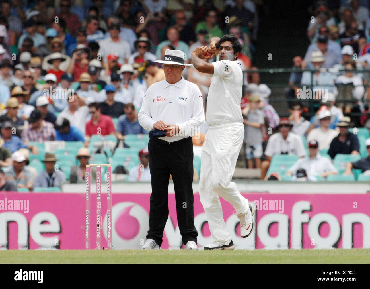 Ravichandran Ashwin Schalen während der zweiten Testspiel zwischen Australien Vs. Indien auf dem Sydney Cricket Ground - Tag 2 Sydney, Australien - 04.01.12 Stockfoto