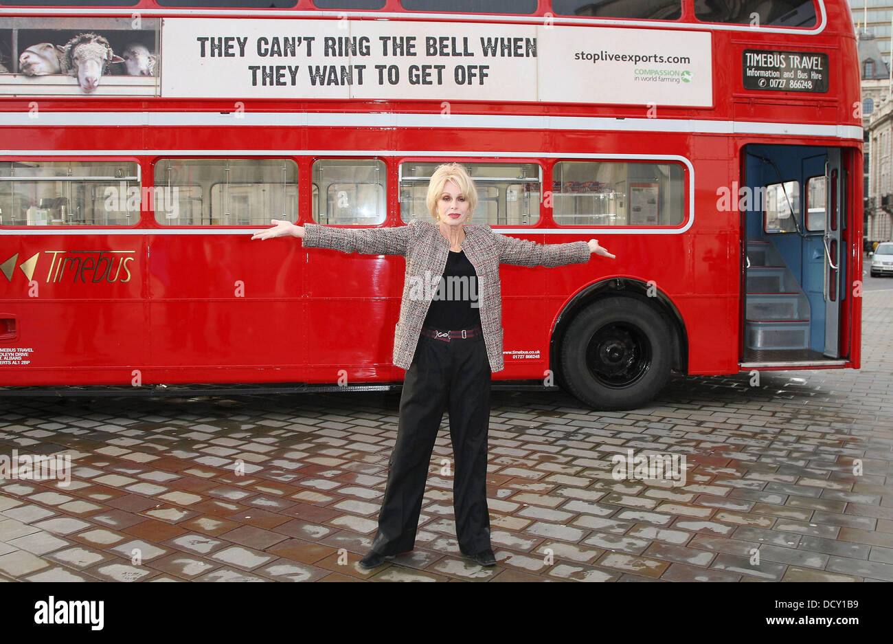 Joanna Lumley startet die Erbarmen 2012-Kampagne auf dem Trafalgar Square. Die Kampagne wird gestartet, als Protest gegen die lebenden Tier London, England - 05.01.12 Exporte Stockfoto